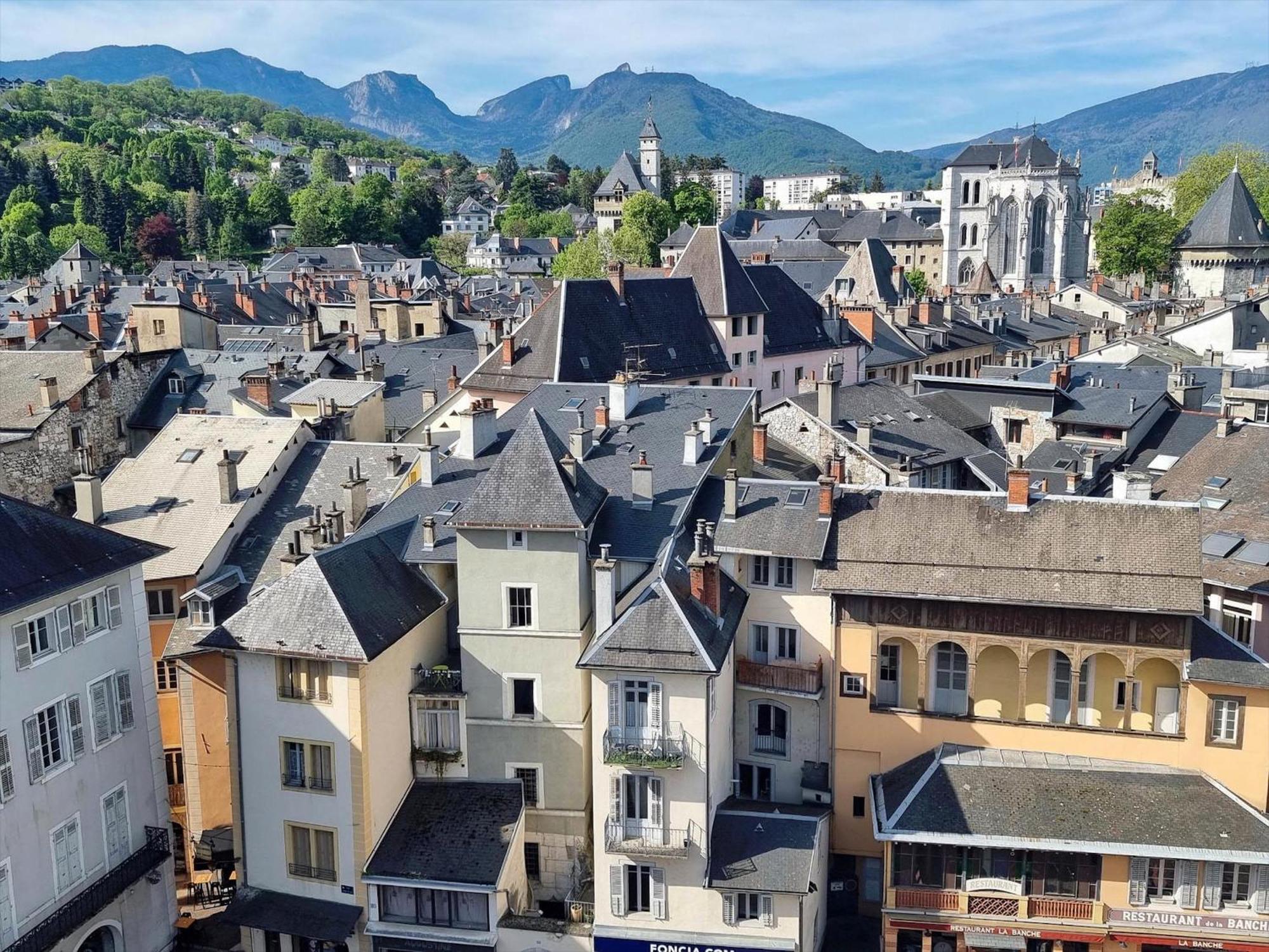 Logement Autour De Moi * * * * * Chambéry Buitenkant foto
