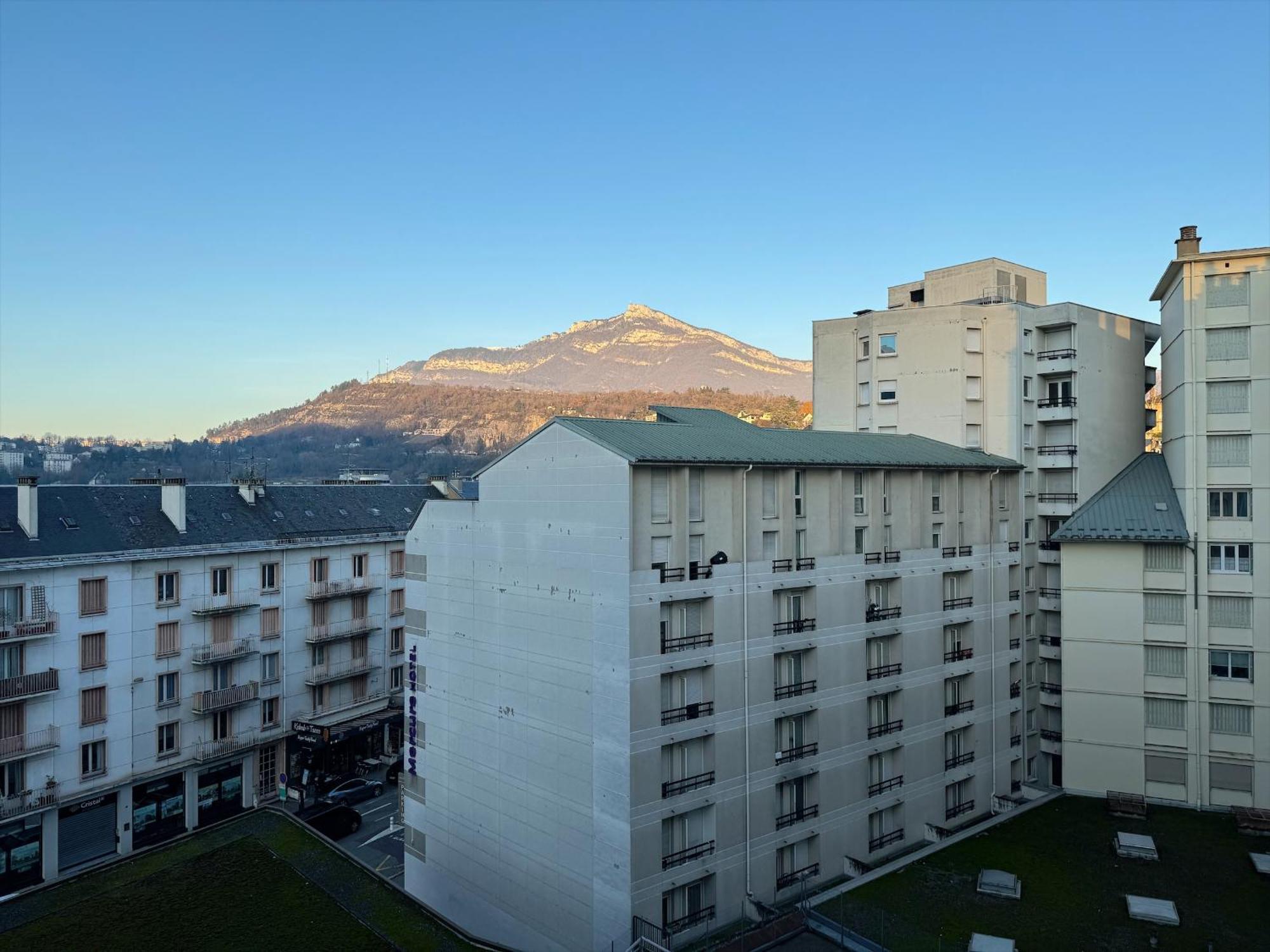 Logement Autour De Moi * * * * * Chambéry Buitenkant foto