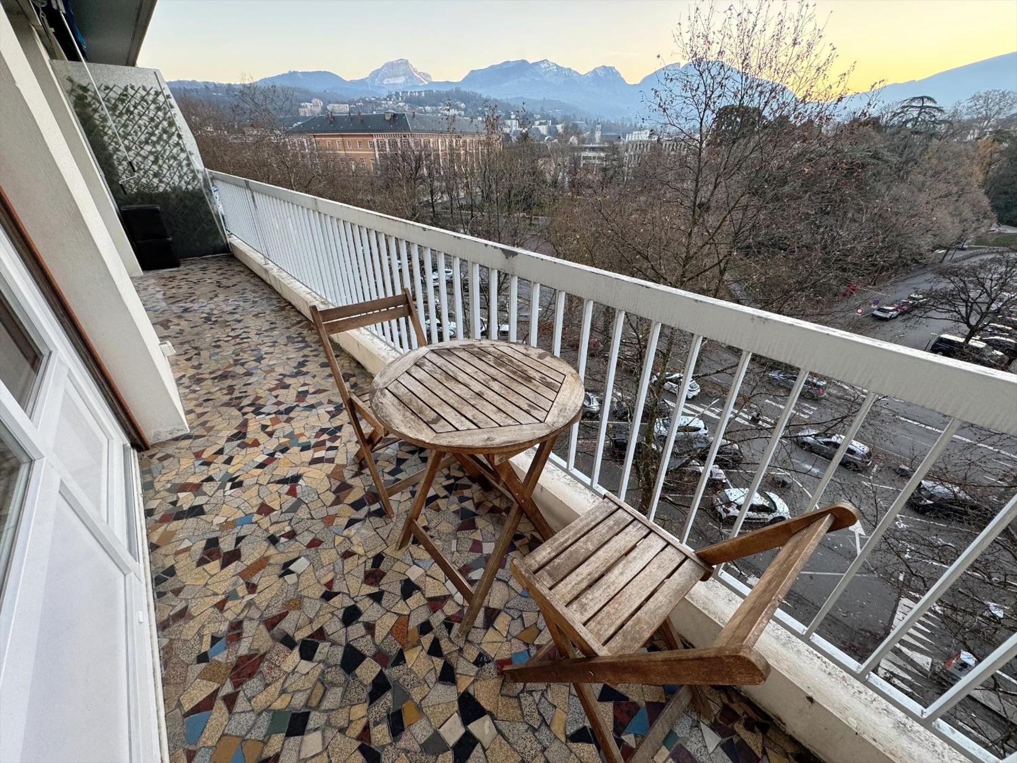 Logement Autour De Moi * * * * * Chambéry Buitenkant foto